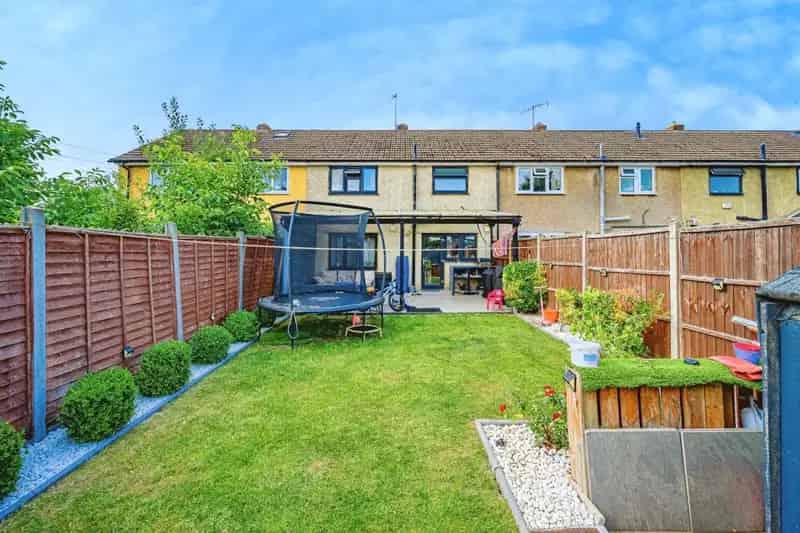 3 Bedroom House Near Leverstock Green Village Centre