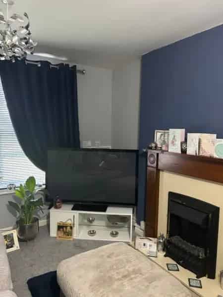 One Bedroom Ground Floor Flat Near Hillsborough Corner