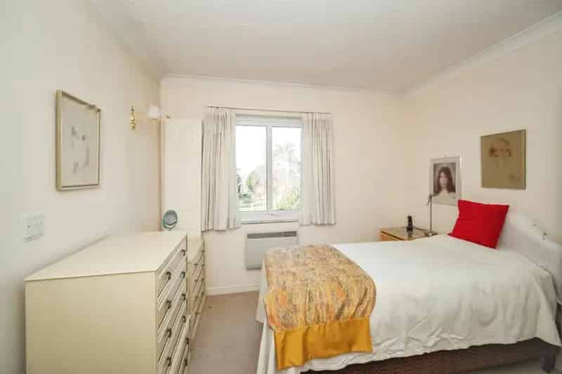 2 Bedroom Retirement Apartment for Sale - No Onward Chain
