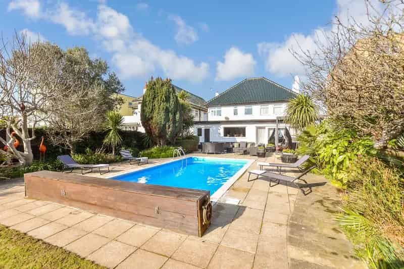 Art Deco Seafront Villa 5 Beds Pool Hot Tub Sauna
