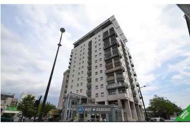 Flat to rent in Queen Street, Cardiff CF10