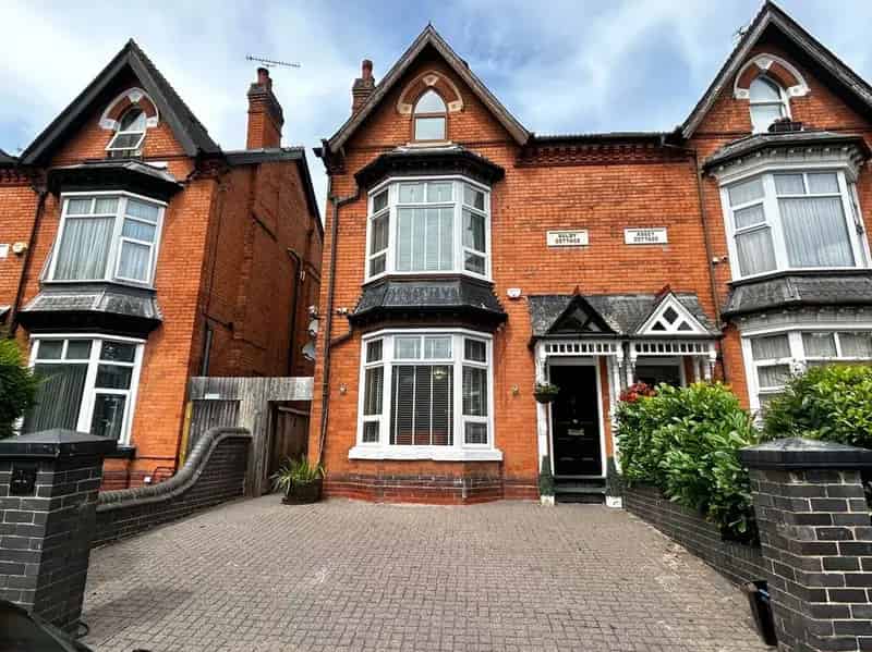 4 Bedroom Semi-Detached House For Sale