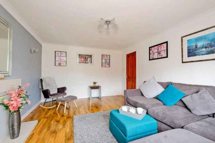 4 Bedroom Detached House with Garage and Garden