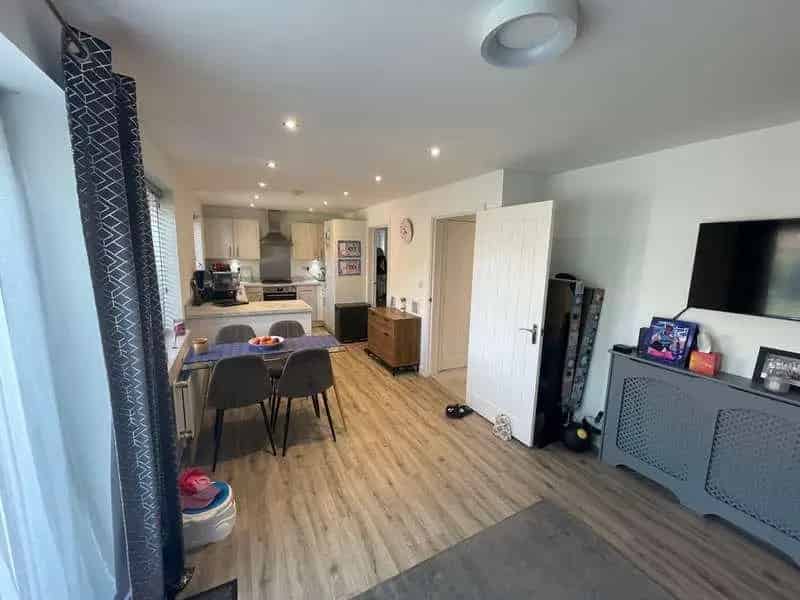 5 Bed Detached House For Sale