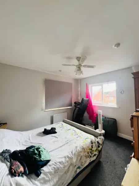 3 Bed Semi Detached House Near Amenities