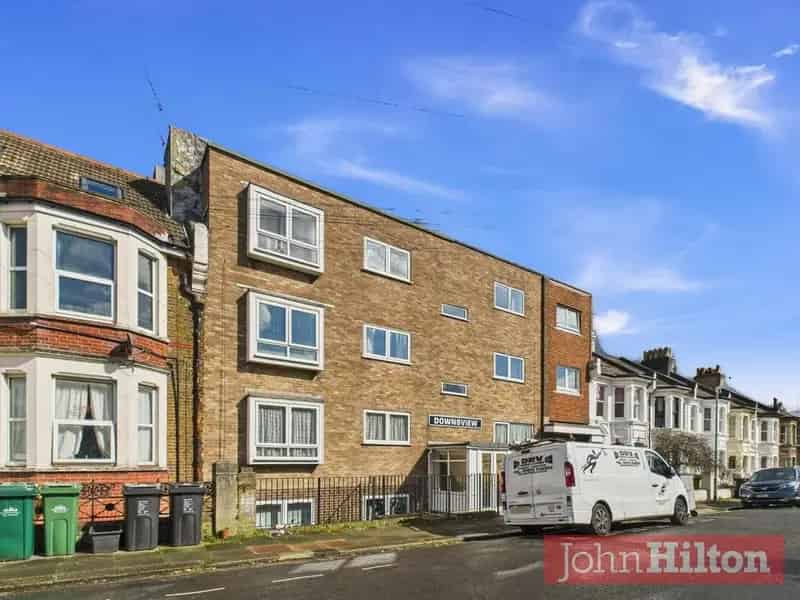 2 Bedroom Flat for Sale in Dyke Road