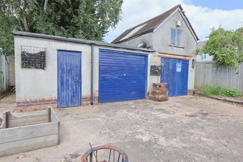 3 Bedroom End Terrace House For Sale Development Potential