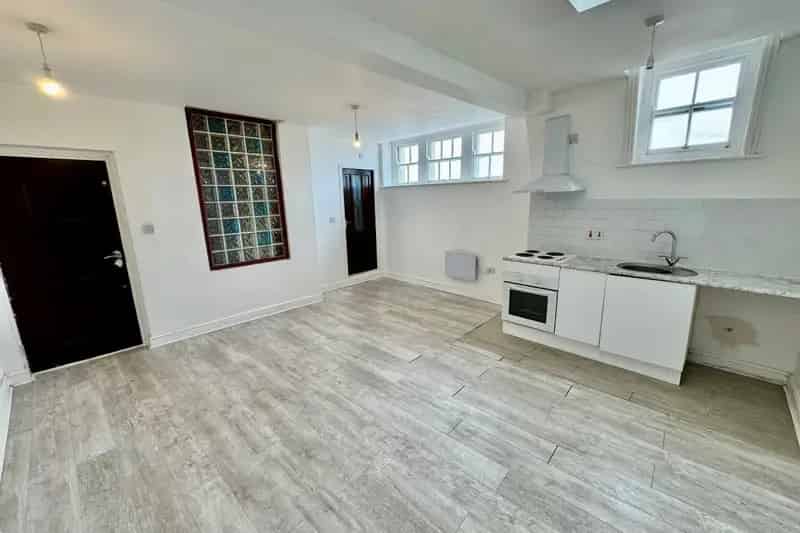 One Bedroom Apartment Dudley Town Centre 12 Month Tenancy