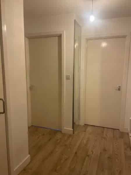 1 Bed Flat near Finsbury Park with Balcony and Easy Commute