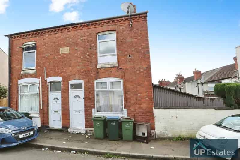 2 Bedroom Semi Detached House to Rent No Upward Chain