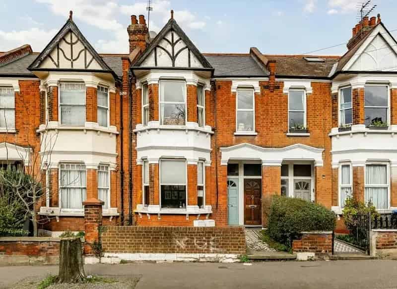 Two Bedroom Edwardian Flat Freehold Ground Floor Own Entrance South Facing Reception