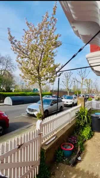 Period House with 25ft Living Space Near Park and Amenities