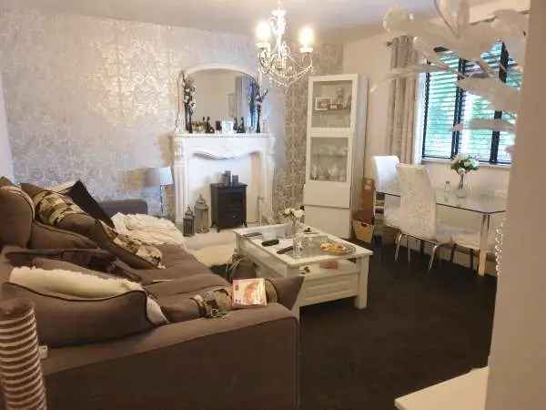 Flat For Rent in Borough of Spelthorne, England