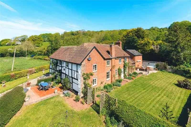 4 Bed Grade II Listed Country House for Sale