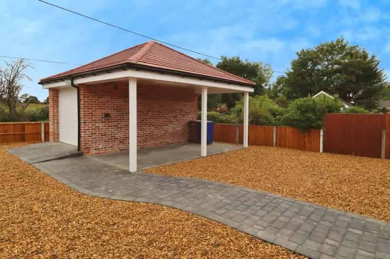 4 Bedroom Bungalow To Rent