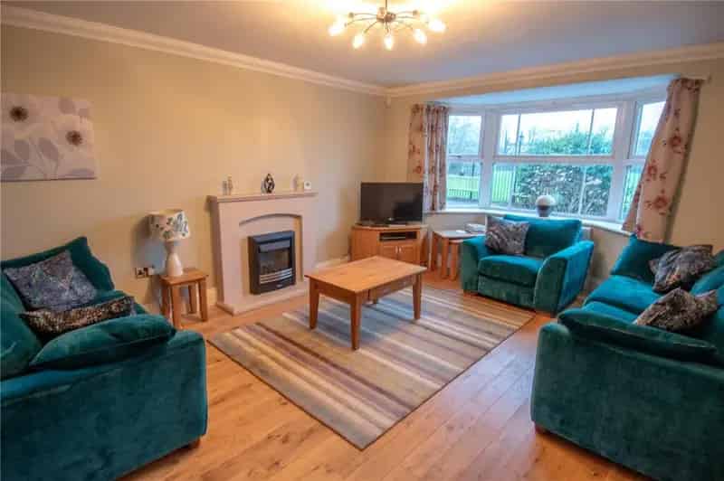 4 Bedroom Link Detached House for Sale