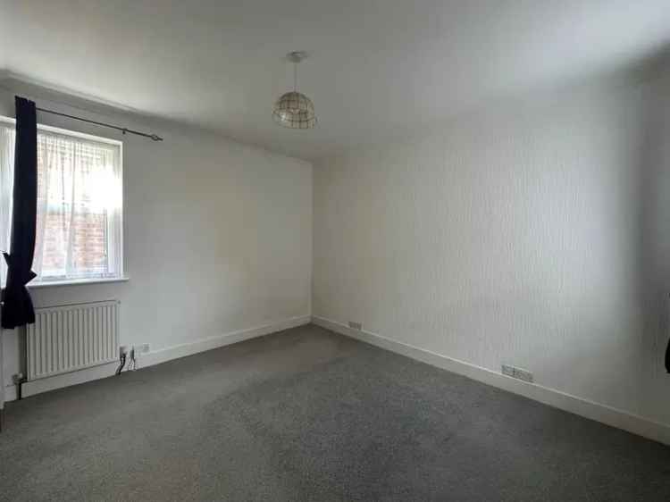 Folkestone First Floor Flat - Two Double Bedrooms - Town Centre Location