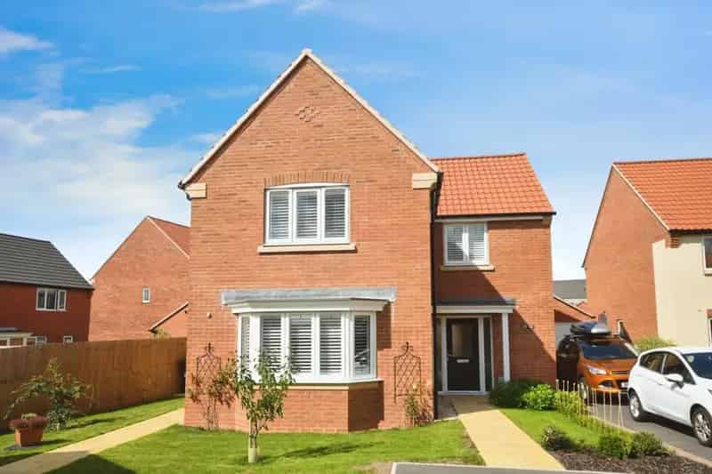 4 Bedroom Detached House For Sale