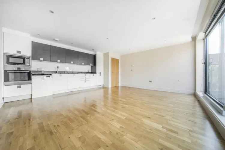 Flat For Sale in London, England