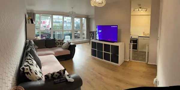 Flat For Rent in Southend-on-Sea, England