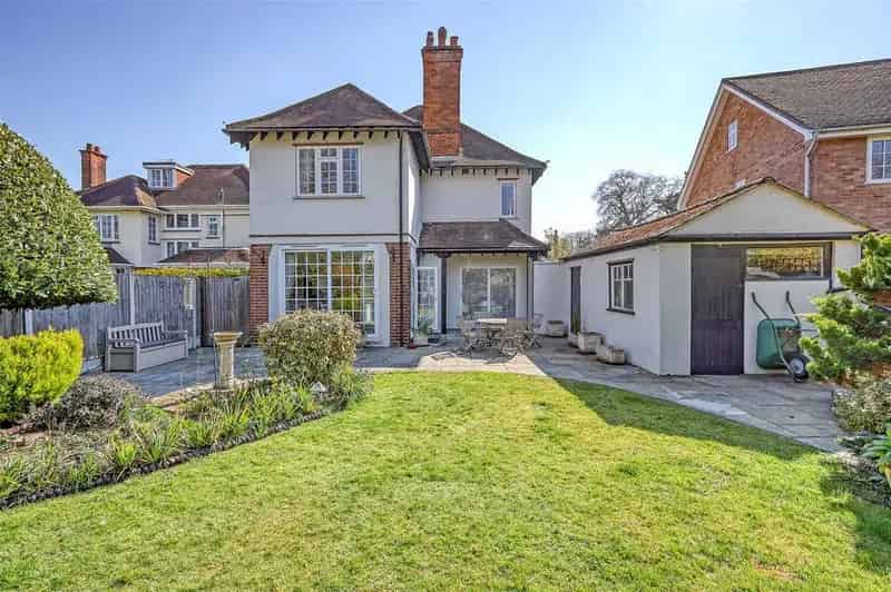 4 Bedroom Detached House For Sale Near Oaklands Park