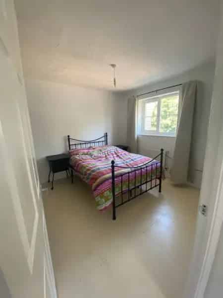 3 Bed Semi Detached House Large Garden Driveway New Kitchen