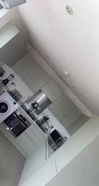 Flat For Rent in Hertsmere, England