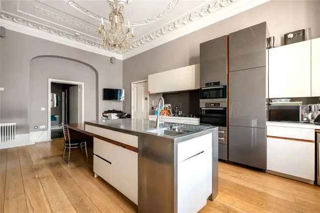 Three Bedroom Apartment Near Hyde Park London W2