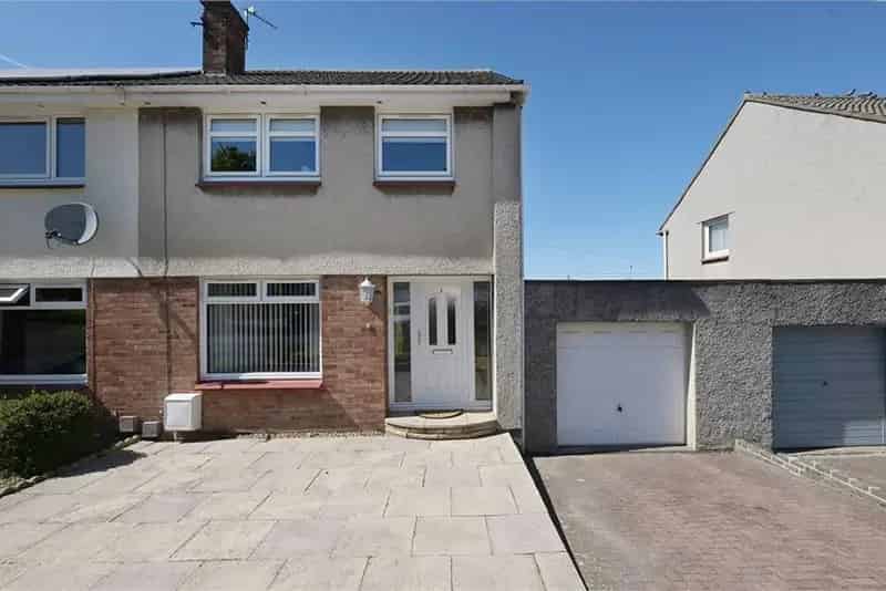 3 Bed Semi-Detached House with 2 Reception Rooms and Garage
