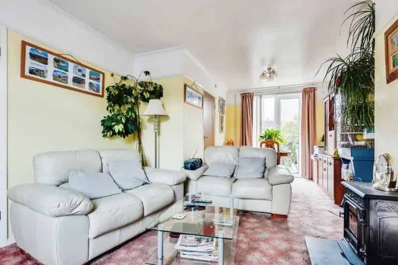 Three Bedroom Semi-Detached House Moredon North Swindon