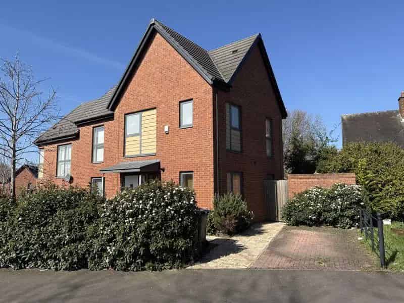 3 Bedroom Semi-Detached House for Sale