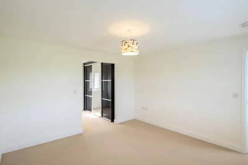 5 Bed Detached House For Sale