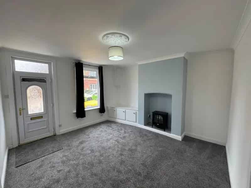 2 Bedroom Mid Terrace House To Let