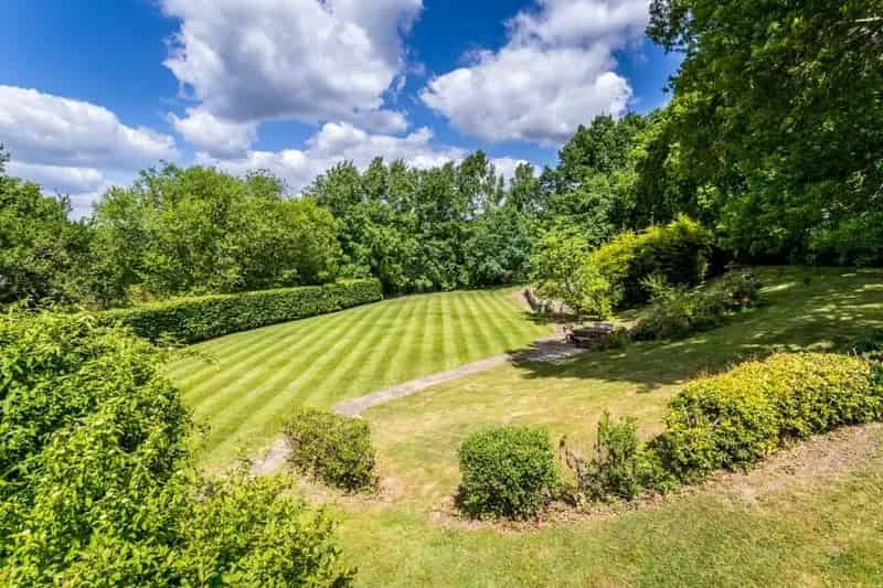 6 Bedroom Detached House to Rent