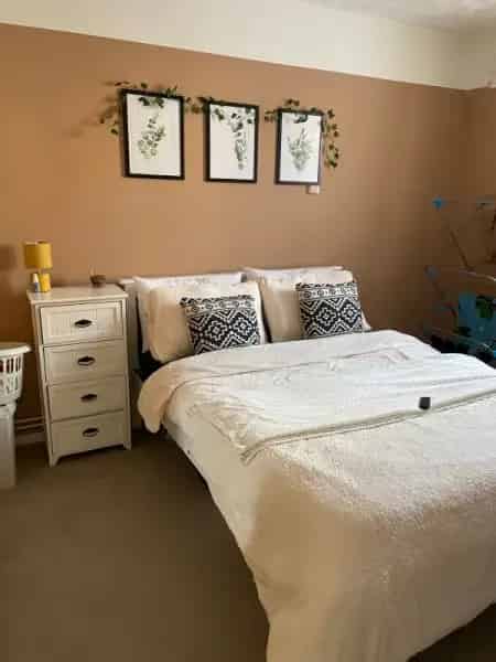 Large 2 Bed Ground Floor Flat with Private Balcony and Outdoor Space