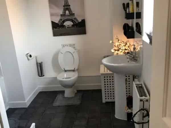 2 Bedroom Coach House Near Amenities