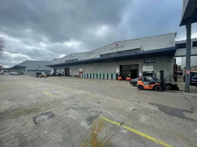Modern Warehouse For Rent 11m Ceilings 3 Phase Power Subdivisible