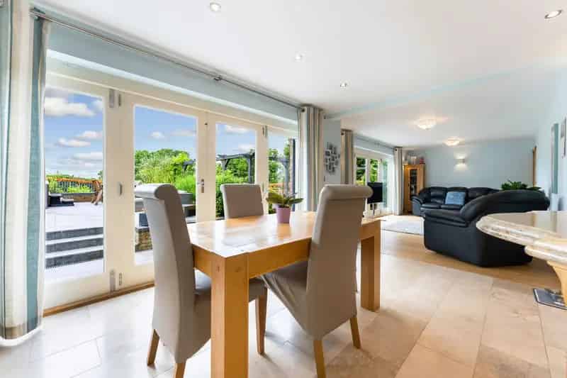 Country House 6 Bedrooms 2 Acres Stunning Grounds