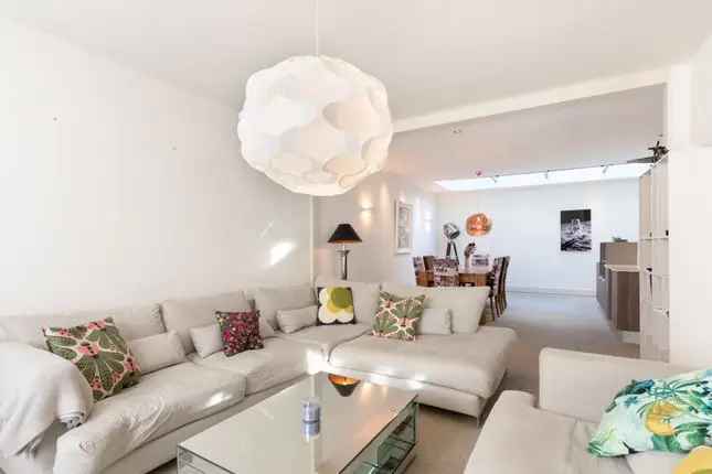 Mews house to rent in Petersham Mews, London SW7