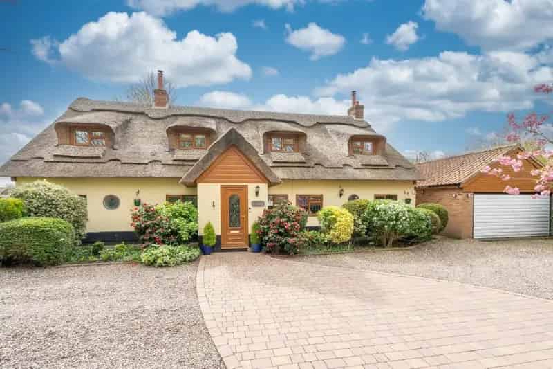4 Bedroom Thatched Cottage West Somerton