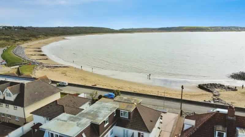 2 Bedroom Apartment Newton Sea Views Parking Garage