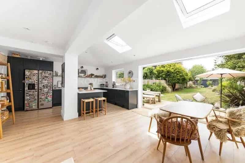 4 bed house for sale