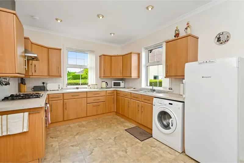 2 Bed End Terrace House with 2 Reception Rooms and Garden