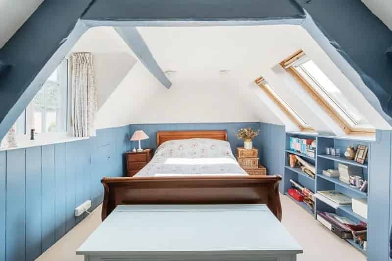 6 Bed House for Sale with 2 Bed Cottage