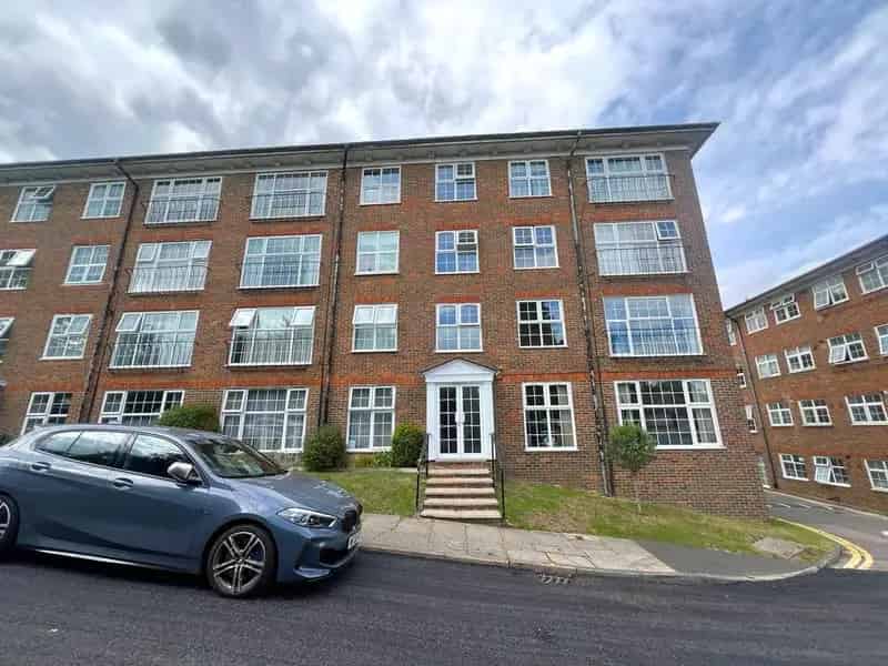 2 Bedroom Apartment near Preston Park