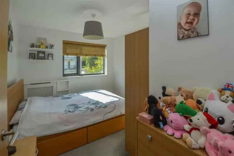 1 Bedroom Apartment for Sale No Onward Chain South Facing Balcony
