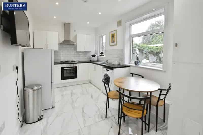 3 Bedroom House to Let Central Location Single Occupancy Utilities Included