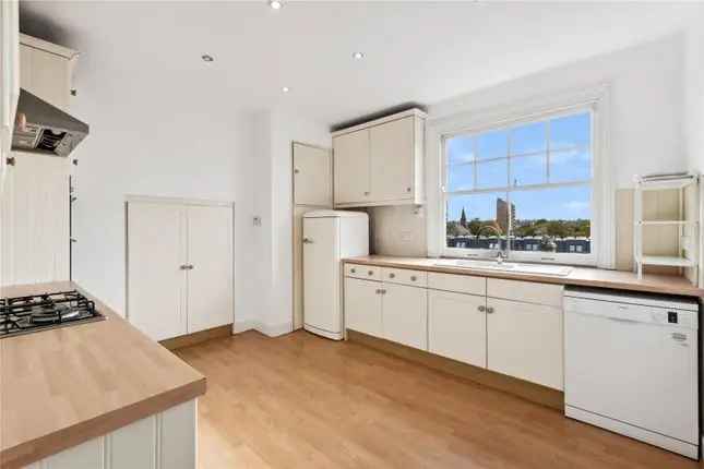 Flat for sale in Prince Of Wales Drive, London SW11