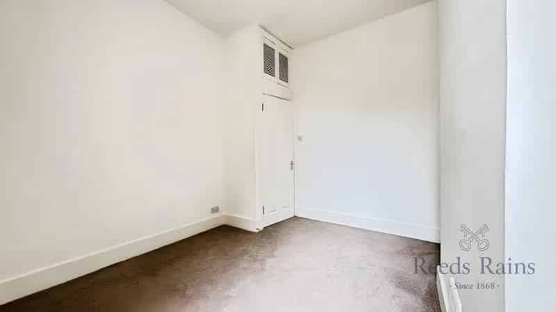 2 Bedroom Flat for Sale London SE6 - Family Home with Private Garden