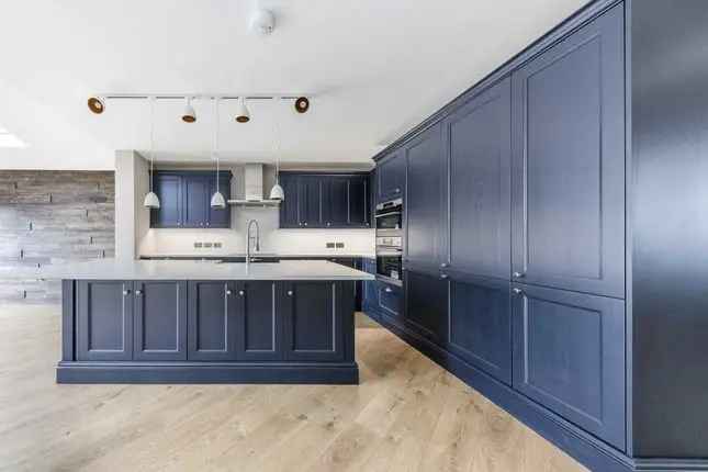 5 Bedroom House for Rent in Westway London SW20